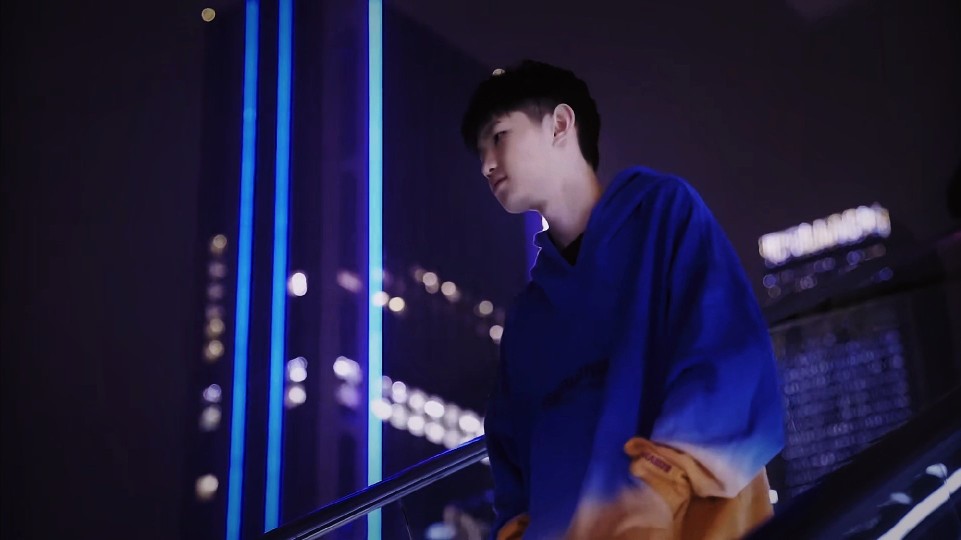 现出色的球